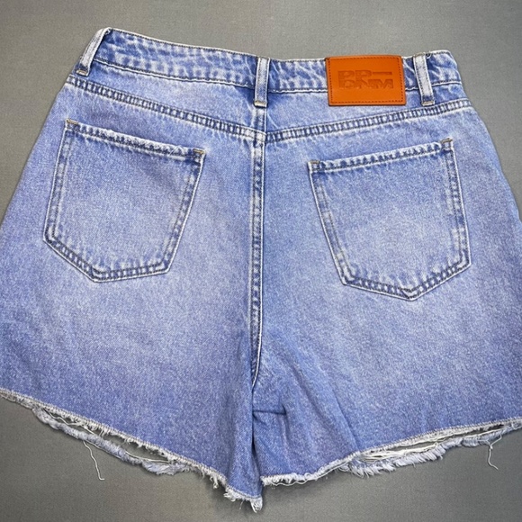 Princess Polly Denim Shorts, Size 6 - Picture 2 of 4